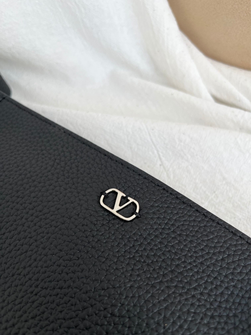 Va1e*ntin0 satchel bag